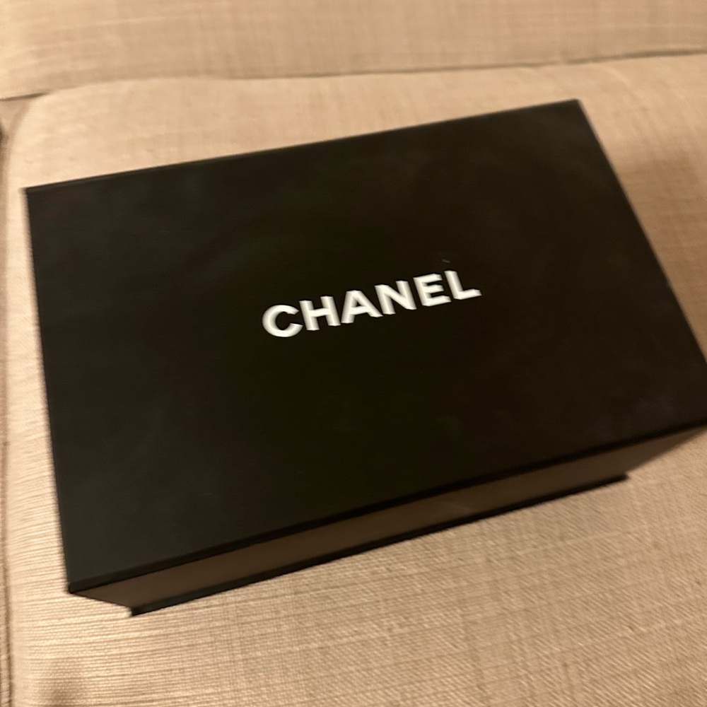 SOLD！100% AUTH Chanel vanity case top handle with chain - Picture 10 of 12